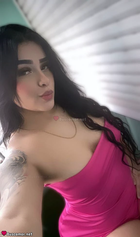 611309250 - Lizeth busca algo divertido.