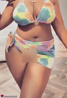 641188871 - Soy Laura,  me vuelvo loca por las olas y siempre busco personas para surfar.
