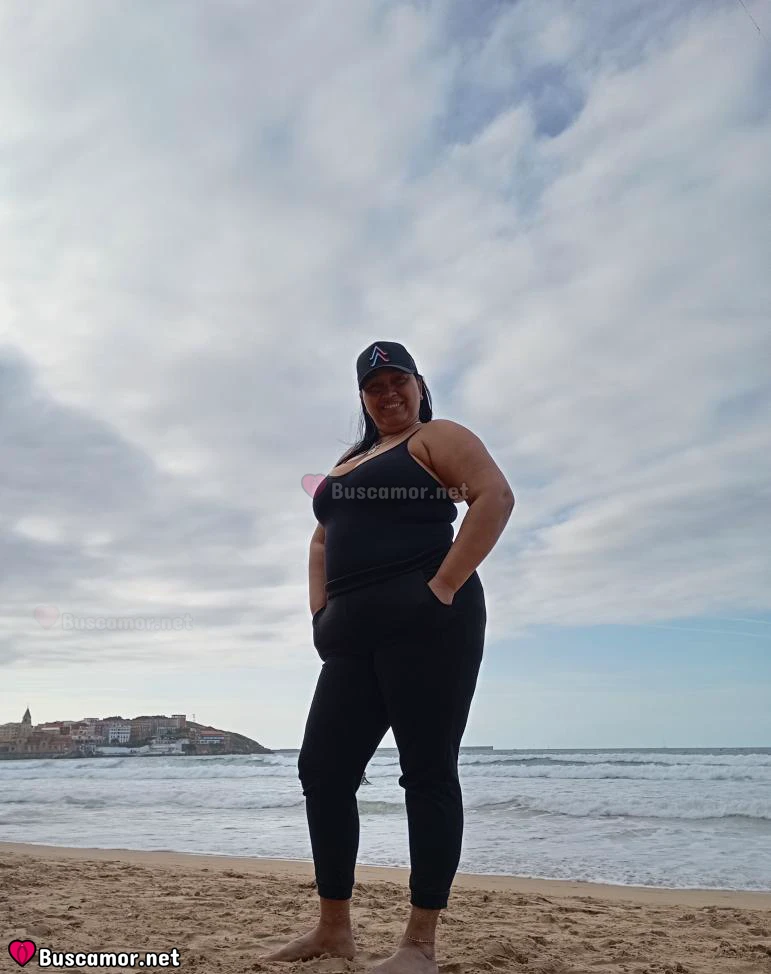 602527342 - Soy. Latina. divertida.