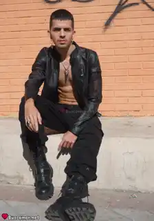 674490635 - Andres Latino kiero un amor.