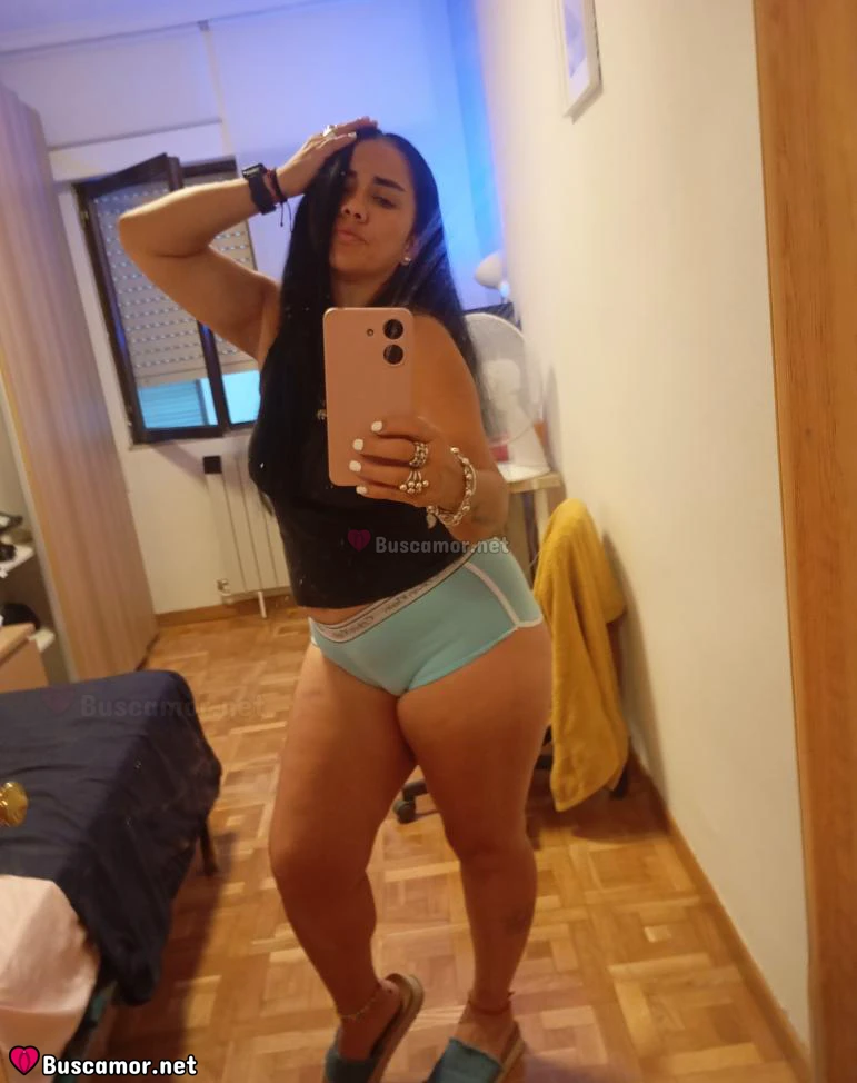 646461294 - Paola siempre encuentra risas en locuras.