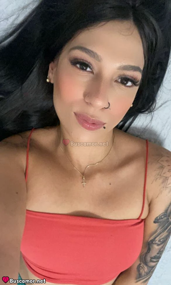 611328946 - Alejandra busca un chico sincero