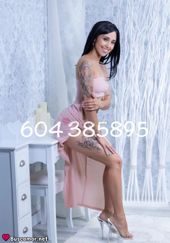 604385895 - Agustina busca algo emocionante hoy.