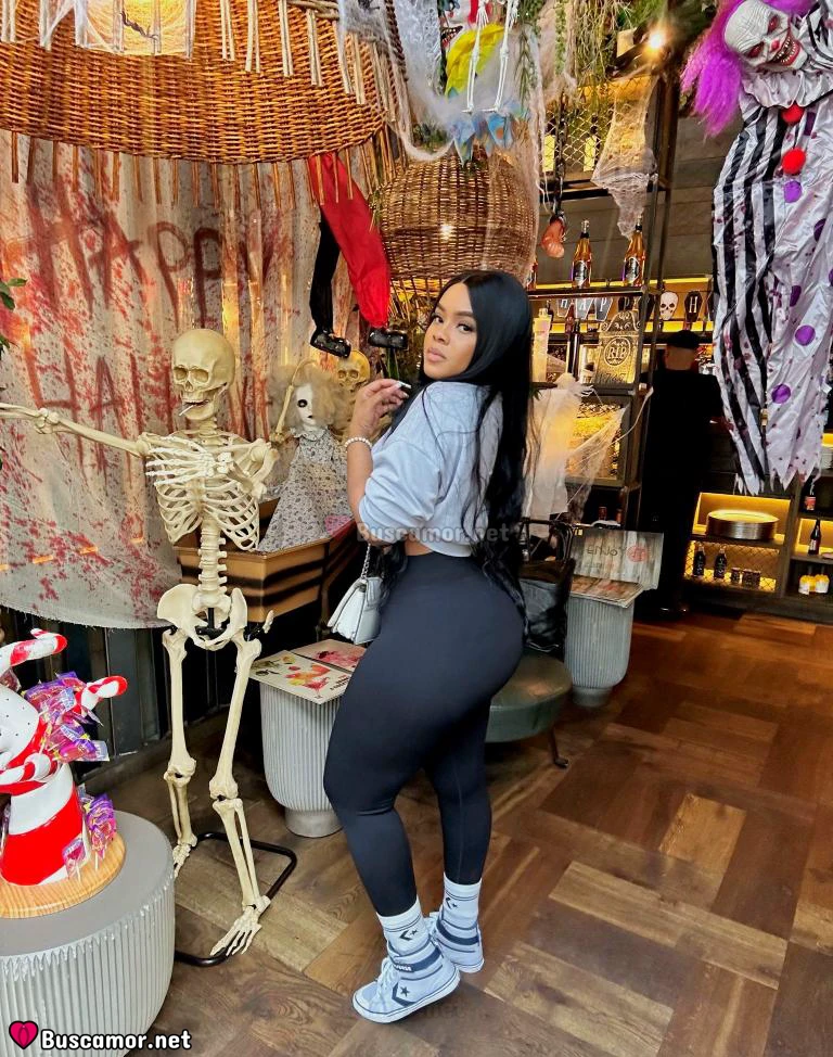 634834338 - Hola, soy Ana busco aventurar junto a personas divertidas que amen explorar y reir.