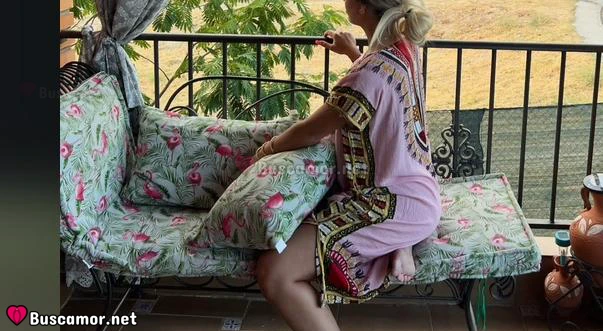 663182732 - Chica con clase y elegante