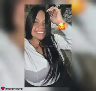 604369074 - Samanta me hace sentir vivo en esta isla.