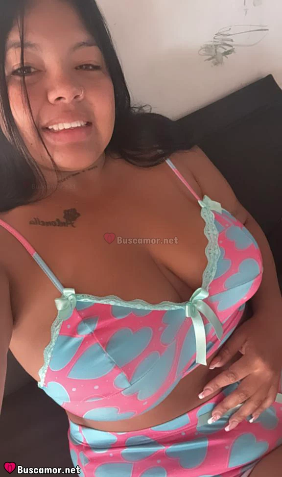 604369074 - Samanta me hace sentir vivo en esta isla.
