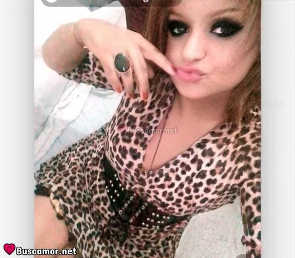 672910034 - Brunna siempre baila feliz.