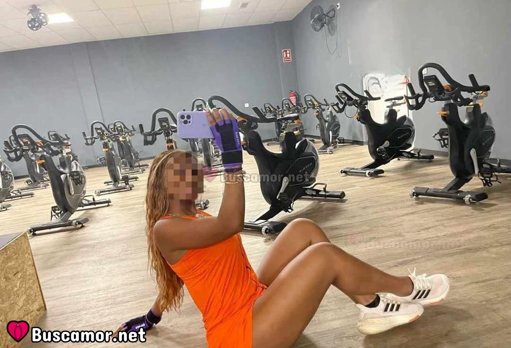 631891504 - Soy mulata alegre.