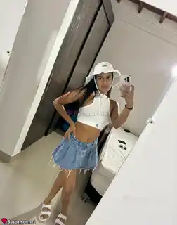 663944613 - mE llamo. lovely. busko a alguien. divertido. kiero. conectar.  y pasarla bien.