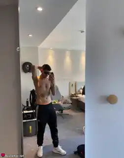 617658902 - SANTIAGO BUSCA CHICA PA PASSARLA BIEN Y REIR