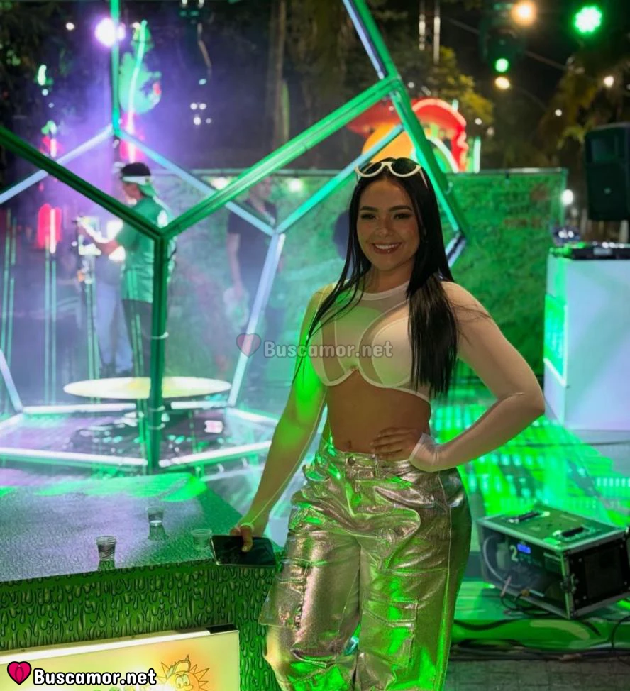 617025463 - Luna brilla en mi vida