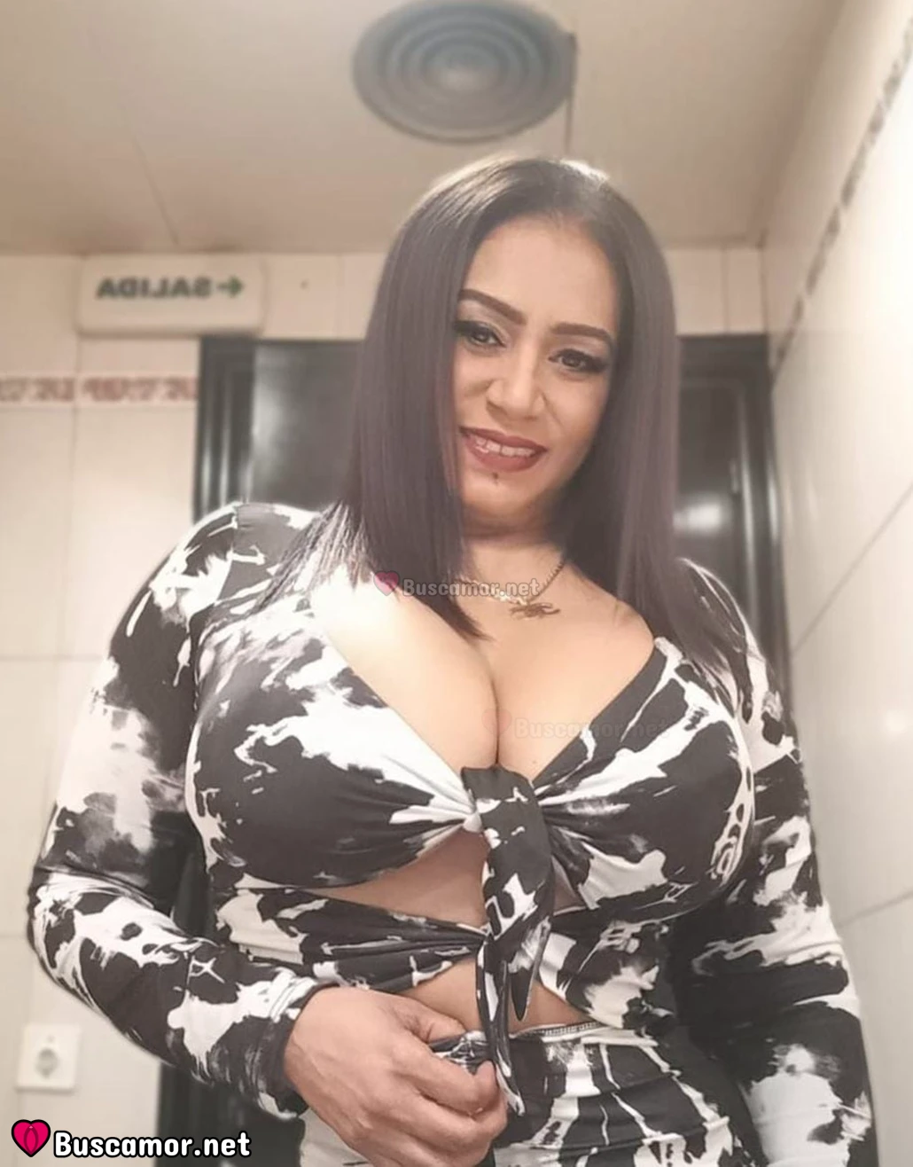611399836 - Hola, soy Yolanda y me encanta conocer gente nueva. Disfruto de las conversas divertidas y compartir experiencias juntos.
