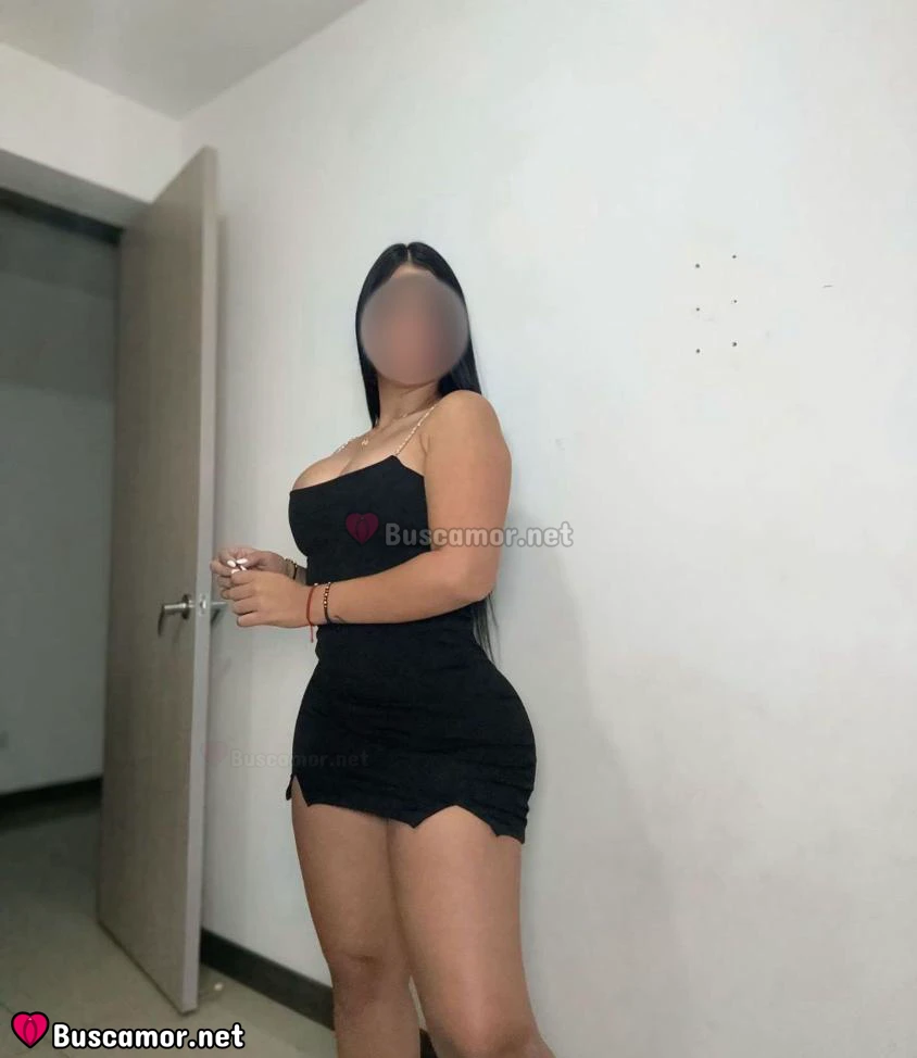 603636934 - Lucia busca flyers pa' reir juntas hoy