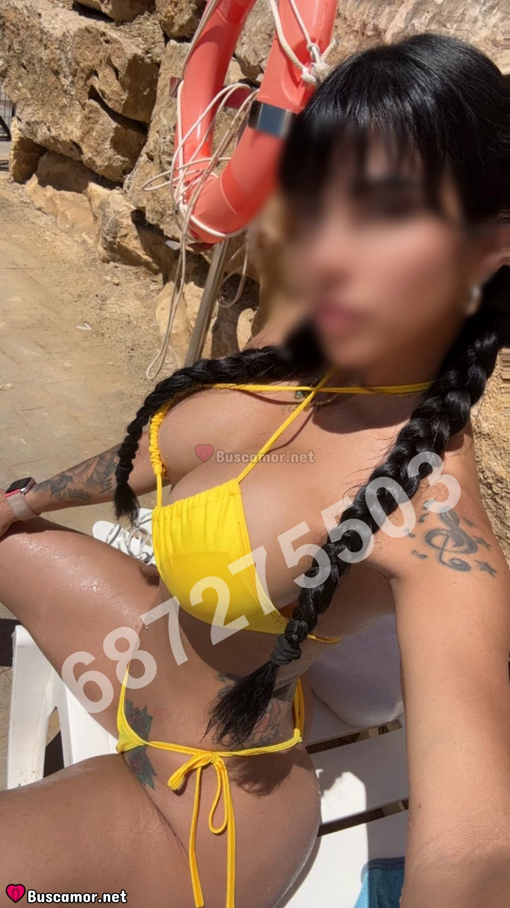 687275503 - Samantha busca diversion.