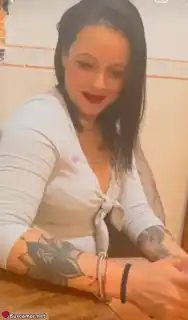 643922074 - Dulce y feliz.