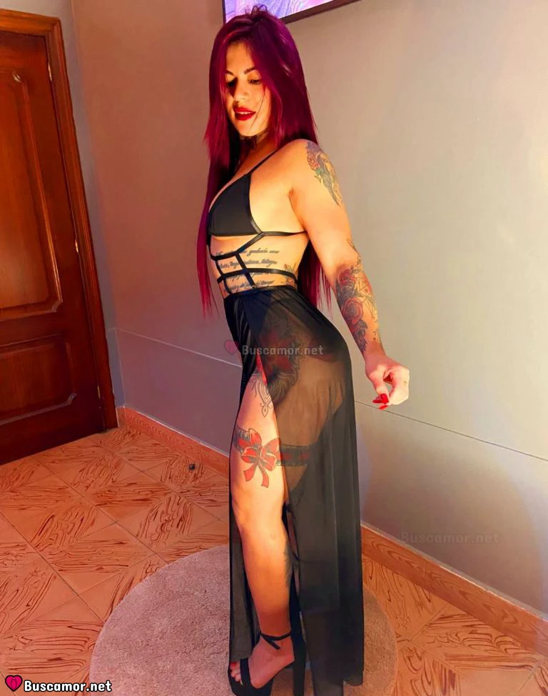 624158110 - Soy Carol, mujer paraguaya tatuada en Narón