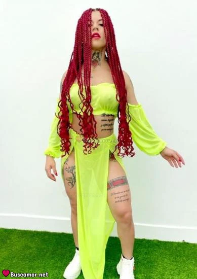 624158110 - Soy Carol, mujer paraguaya tatuada en Narón