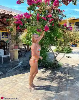 646063342 - Hola. Soy . Ana . me gusta reir un monton . busco conocer alguien divertido.