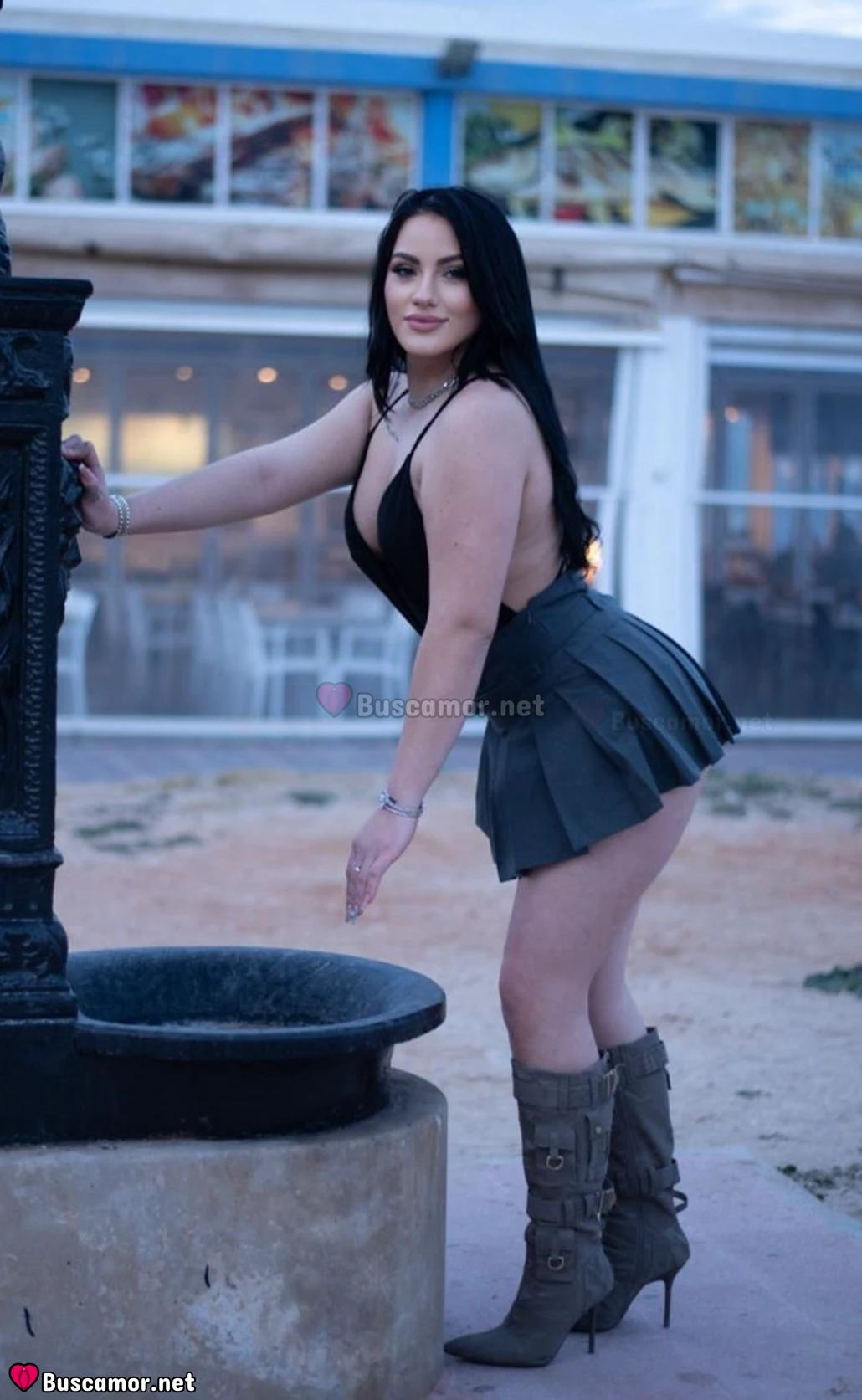 624694100 - Naomi me hipnotiza con su energia y carisma.