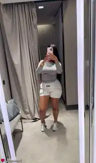 684714574 - Soy la nueva de 26 en la isla, buscando buena onda y risas.