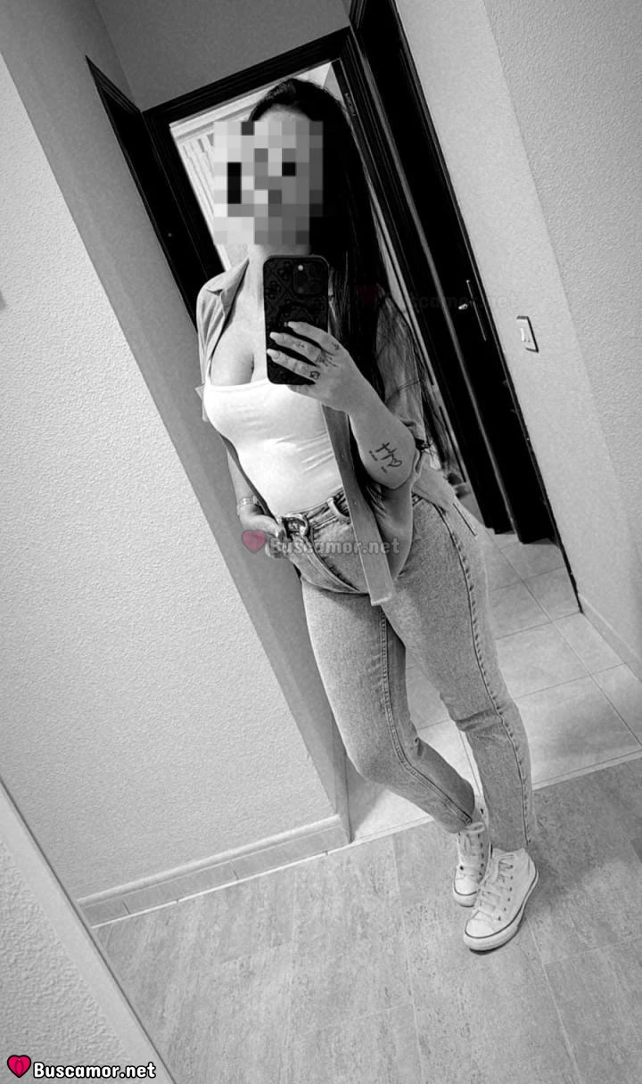 611363895 - Soy Sara, Diosa cariñosa y divina.