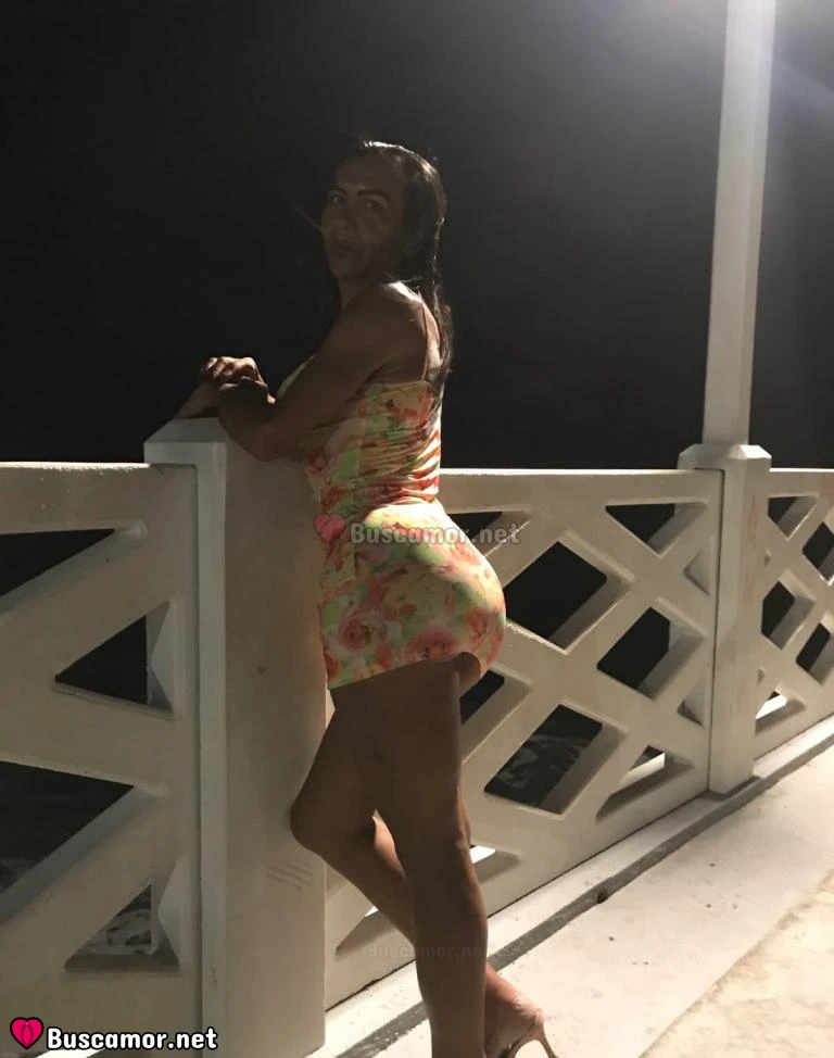 643255776 - Morena sexy brasileña.