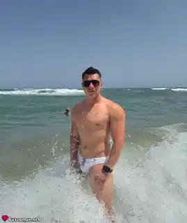 623742491 - Soy Lucas, me encanta hacer amigos y compartir risas siempre.