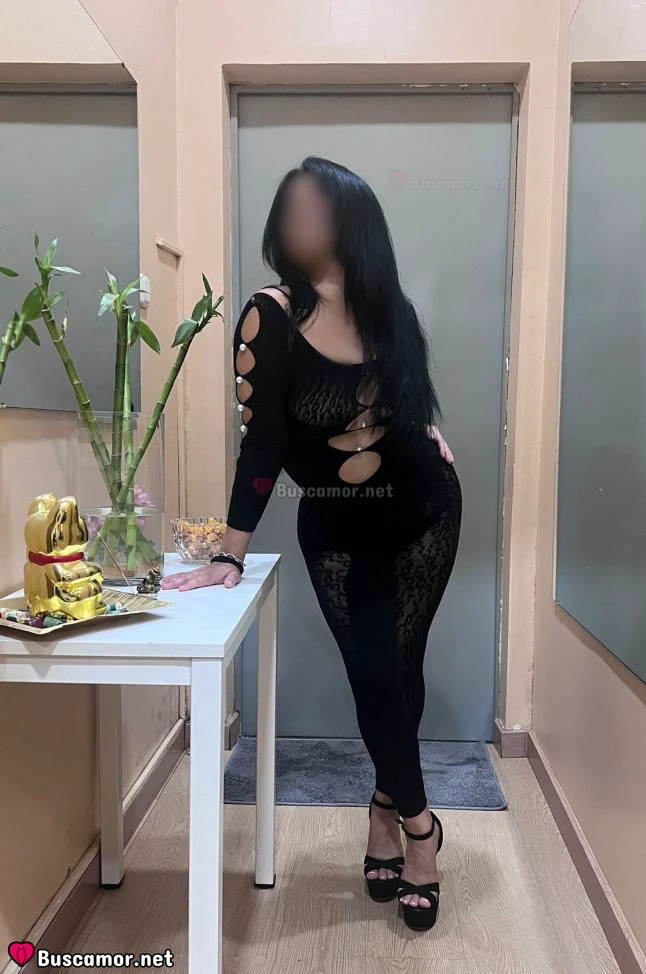 602538818 - Bellísima chica latina delicada y encantadora