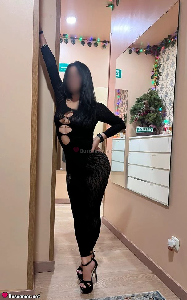 602538818 - Bellísima chica latina delicada y encantadora