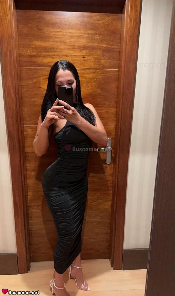 603646821 - Mirela siempre sonríe y brilla.