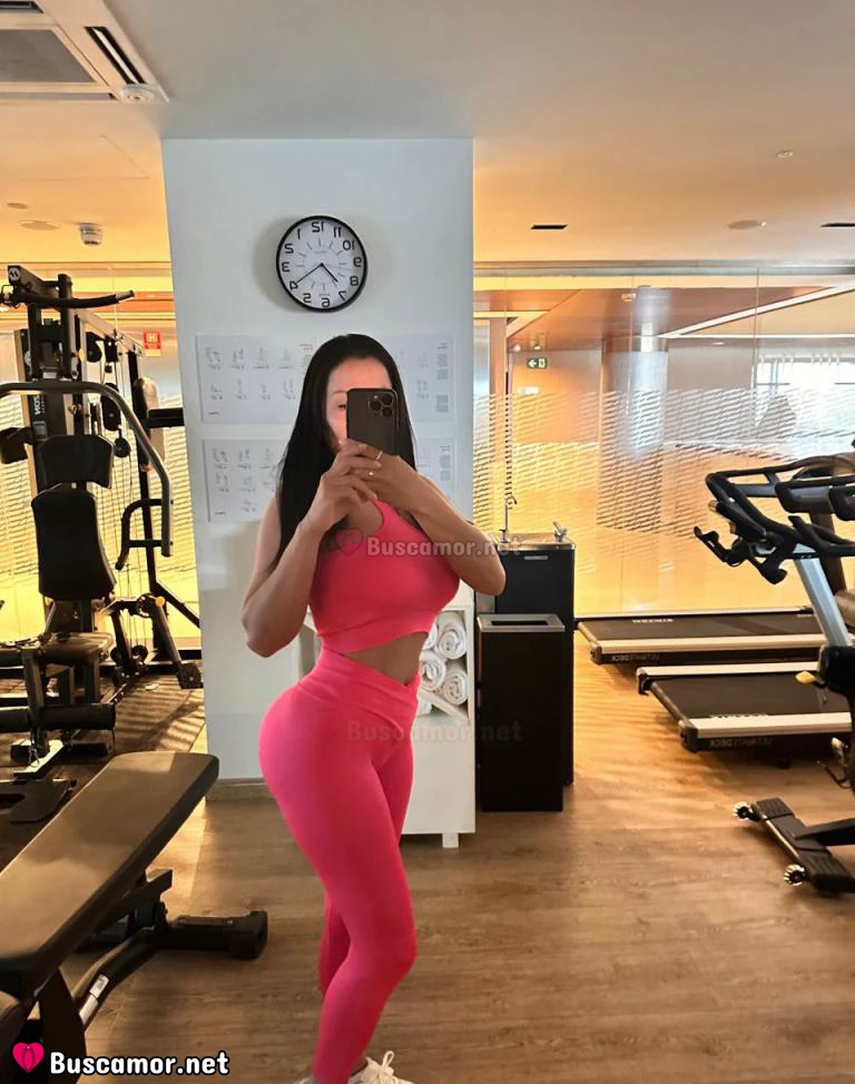 603646821 - Mirela siempre sonríe y brilla.