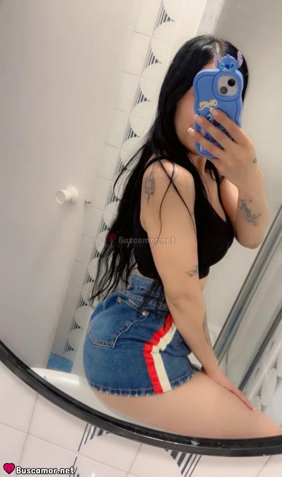 617988474 - Sophia busca diversión.