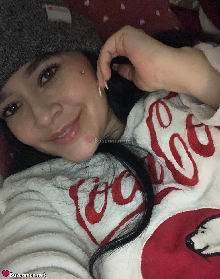 641471696 - Hola, soy Abril de Elda, busco alguien con quien compartir risas y paseos divertidos.