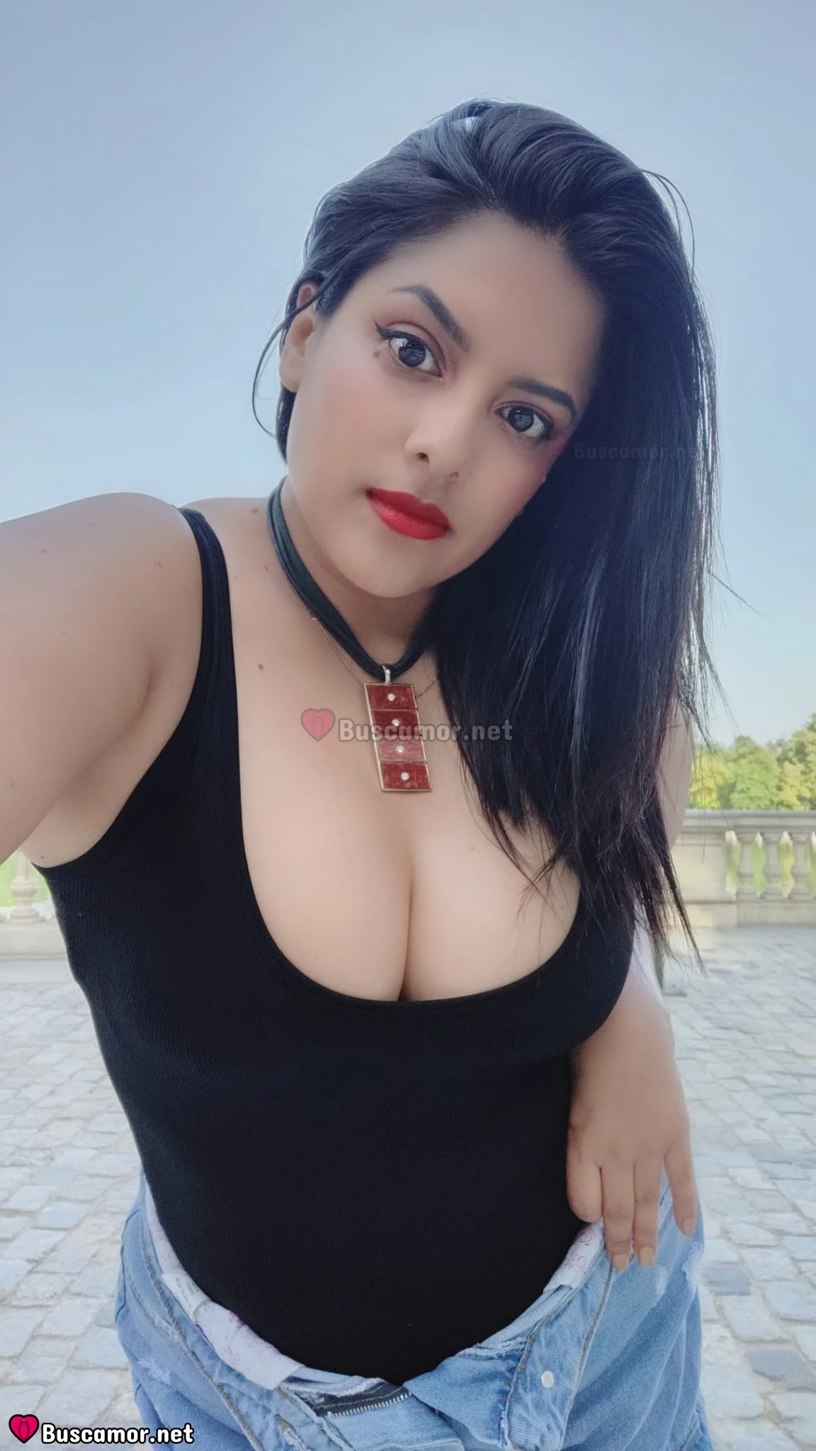 642817880 - Ninon busca alguien especial para compartir