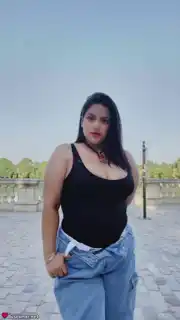 642817880 - Ninon busca alguien especial para compartir