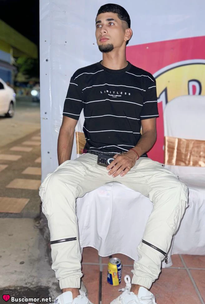 613980808 - Soy un chiko de la ciudad ke busca buena onda y amistades chidas.