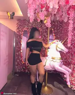 697782060 - Soy Laura, encantadora en Torremolinos. Busco momentos especiales y mucha diversión juntos. 💖✨