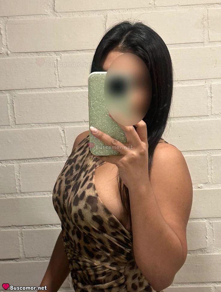 697782060 - Soy Laura, encantadora en Torremolinos. Busco momentos especiales y mucha diversión juntos. 💖✨