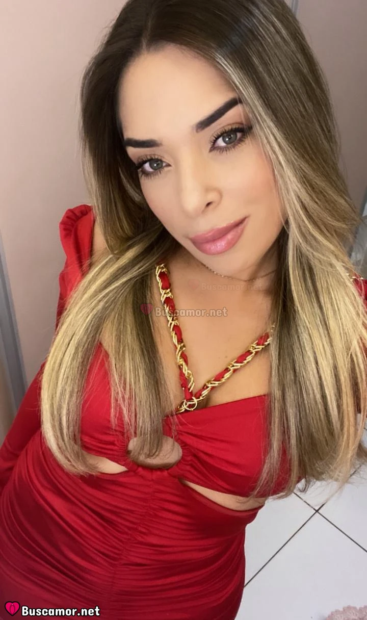 631583717 - Soy. Diana. Chica. brasileña. divertida.
