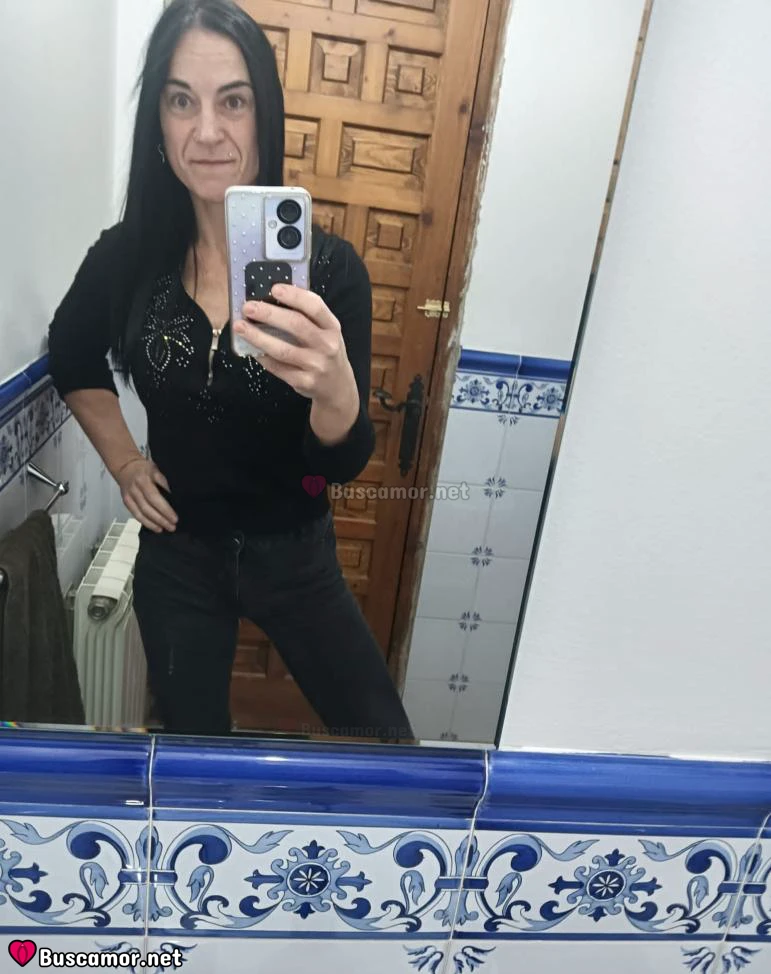 662011748 - Pareja Pamplona ofrece sus