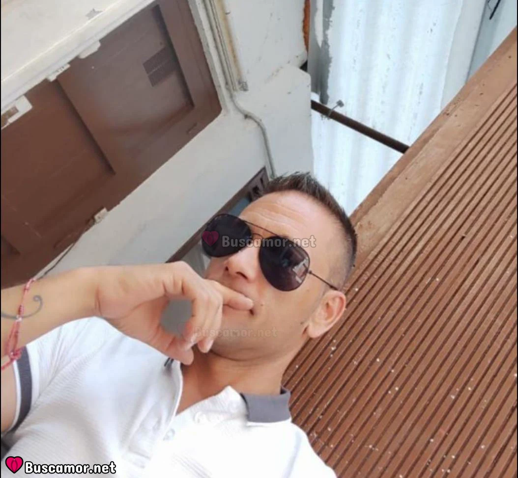 662011748 - Pareja Pamplona ofrece sus