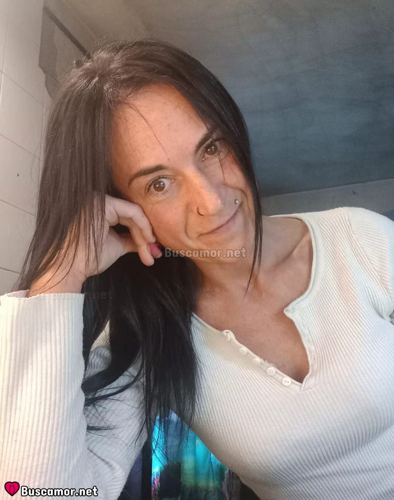 662011748 - Pareja Pamplona ofrece sus
