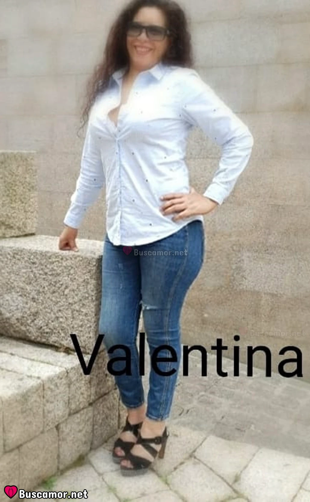 617312473 - Valentina disfrutando masajes.
