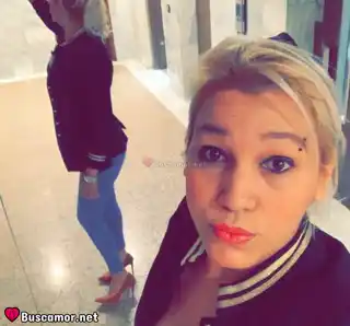 642663693 - Soy Karolina, me gusta compartir momentos divertidos.
