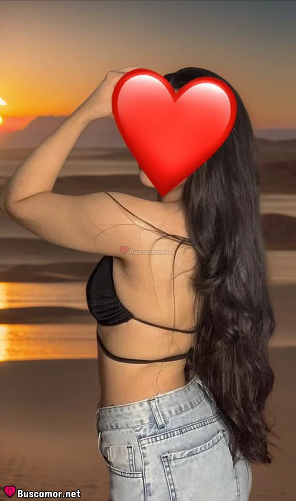 632947622 - Recién llegada joven dulce simpática
