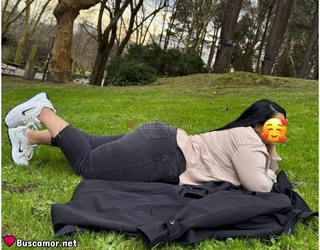 694295350 - Thay una chica latina