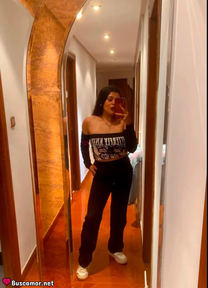 633864073 - Soy hermosa y lista pa divertirme.