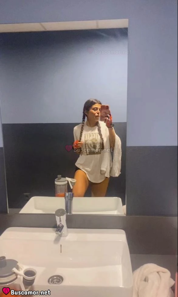 633864073 - Soy hermosa y lista pa divertirme.