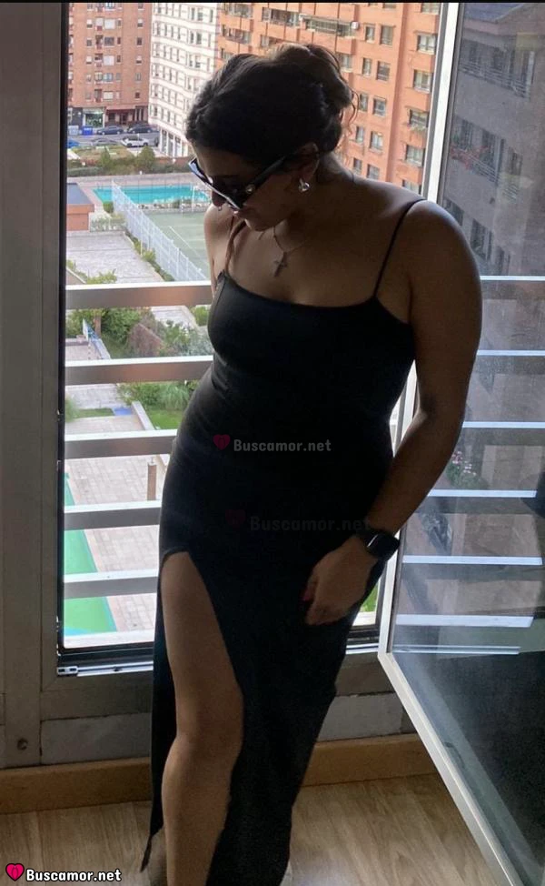 633864073 - Soy hermosa y lista pa divertirme.